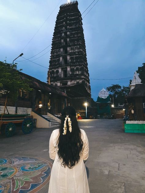 Temple Pics Ideas, Temple Story Ideas, Temple Outfit Ideas, Temple Layout, Family Trip Photos, Temple Poses, Temple Ideas, Dog Photography Poses, Nandi Hills