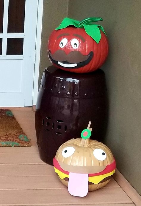 Fortnite Halloween 2018 Tomato Head and Beef Boss Fortnite Pumpkin Carving, Fortnite Pumpkin, Fortnite Halloween, Story Book Pumpkin, Halloween Makeup For Kids, Pumkin Decoration, Creative Pumpkin Decorating, Pumpkin Decorating Contest, Pumpkin Contest