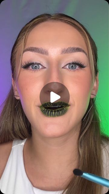 Beetlejuice Make Up Ideas, Beetle Juice Lips Trend, Beetlejuice Hair Ideas, Beetlejuice Inspired Makeup Simple, Beetle Juice Lips, Beetlejuice Lip Trend, Diy Beetlejuice Makeup, Kids Beetlejuice Makeup, Halloween Makeup Beetlejuice