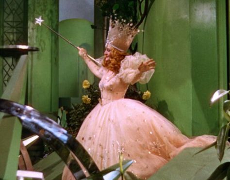 Billie Burke in The Wizard of Oz - Victor Fleming - 1939 Wizard Of Oz Aesthetic, Wizard Of Oz Film, Oz Aesthetic, Wizard Of Oz Movie, Billie Burke, Wizard Of Oz 1939, The Wonderful Wizard Of Oz, The Wizard Of Oz, The Good Witch