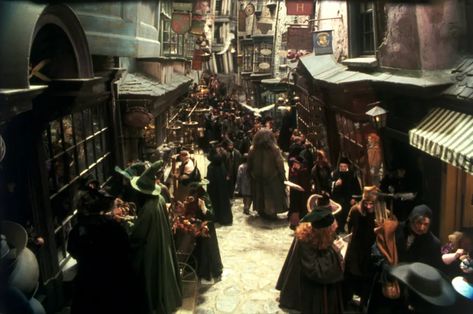 Diagon Alley Aesthetic, Knockturn Alley, Young Harry Potter, Harry Potter Shifting, Harry Potter Diagon Alley, Monster Vampire, Shifting To Hogwarts, Harry Potter Set, Harry Potter Wizard