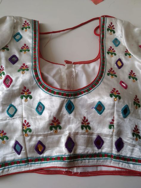 Bavriya Work Blouse, Sadu Bharat, Patola Blouse, Handwork Designs, Bavariya Work, White Blouse Designs, Handwork Design, Blouse Handwork, Kutchi Work