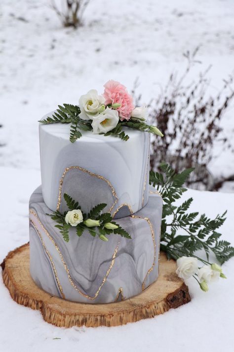 Marble Design Wedding Cake, Marble Fondant Cake, Marbled Fondant, Wedding Cake Marble, Marble Cakes, Marbled Cake, Cinderella Birthday Cake, White And Gold Wedding Cake, Buttercream Designs