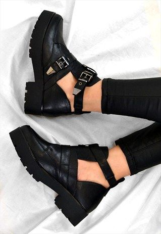 Buckle Shoes Outfit, Egirl Fashion, Shoe Inspiration, Buckle Boots, Kinds Of Shoes, Hot Shoes, Crazy Shoes, Biker Style, Shoe Obsession