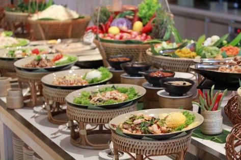 Thai Buffet, Salad Buffet, Street Food Design, Buffet Set Up, Food Set Up, Food Buffet, Lunch Buffet, Party Food Buffet, Buffet Set