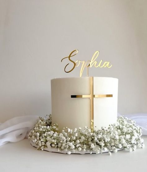 Minimalistic Cake Topper 𝐃𝐈𝐌𝐄𝐍𝐒𝐈𝐎𝐍𝐒/𝐌𝐄𝐀𝐒𝐔𝐑𝐄𝐌𝐄𝐍𝐓𝐒: Approx.  * cross 6" tall x 4" wide * name 5" wide - width will vary on name length  + gold acrylic  𝐋𝐎𝐂𝐀𝐋 𝐅𝐑𝐄𝐄 𝐏𝐈𝐂𝐊𝐔𝐏: If you live locally to or close to Miami,FL then we can arrange for a free pickup date at our shop. Please double check our current turn around time before purchase. Be aware that the dates for these signs are estimated by Etsy. They are not guaranteed ship or delivery dates! We strive to hit Bautismo Ideas Decoration, Confirmation Table Decorations, Baptismal Cake Boy Simple, Pastor Appreciation Cake, 1st Communion Party Ideas, Bautizo Theme, Boys First Communion Cakes, Bautizo Cake, Minimalistic Cake