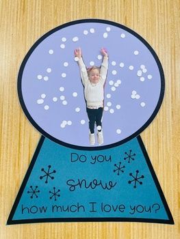 Celebrate the holidays with this beautiful snow globe craft! Kids Snow Globe Craft, 1st Grade Crafts, Snow Crafts, Winter Crafts Preschool, Prek Crafts, Snow Globe Crafts, Globe Crafts, December Crafts, Christmas Crafts For Toddlers