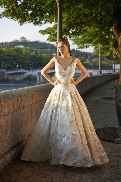 Stephanie Allin’s Gorgeous 2017 Wedding Dress Collection Bellissimo! Stephanie Allin, Ball Gown Gold, Gold Wedding Gowns, Glam Wedding Dress, Gold Wedding Dress, November Wedding, A Wedding Dress, Beauty Dress, Colored Wedding Dresses