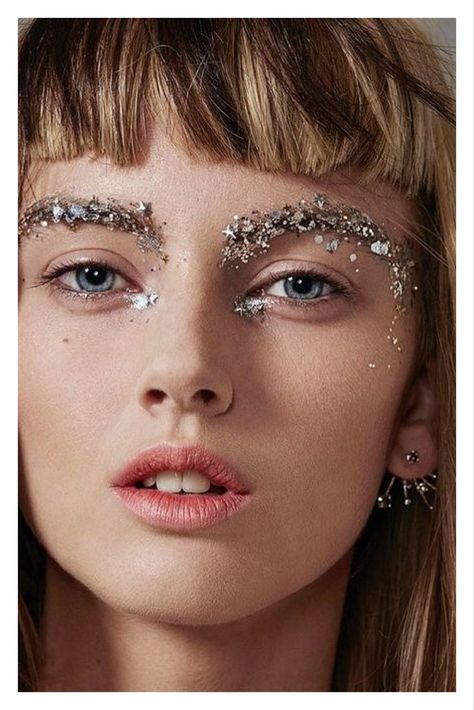 Glitter Eyebrows, Festival Make Up, Make Up Inspiration, Avant Garde Makeup, Trendy Makeup, Beauty Shoot, Festival Makeup, Makeup Photography, Glitter Makeup