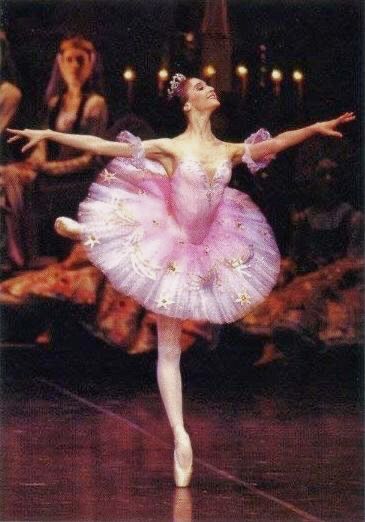 Svetlana Zakharova, ballerina, as Masha in the Mariinsky Nutcracker. Sugar Plum variation. Sugar Plum Fairy Costume, Nutcracker Ballet Costumes, Olga Smirnova, Sleeping Beauty Ballet, Lilac Fairy, Ballet Images, Svetlana Zakharova, The Royal Ballet, Ballet Beauty