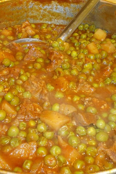 North African Peas & Meat Pepper And Onions, African Recipe, North African Food, Jewish Foods, Blue Ribbon Recipes, Compound Butter, Sunday Suppers, Jewish Recipes, New Menu