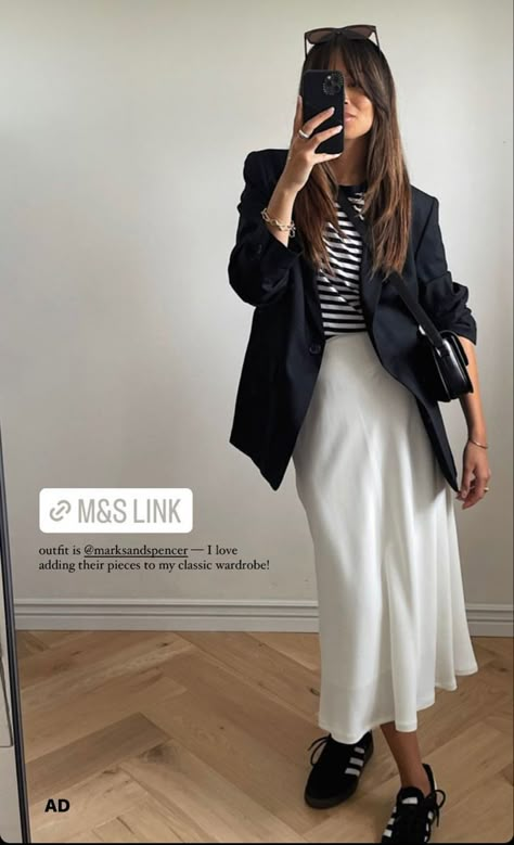 Sneakers Outfit Work Summer, Elevated Casual Summer Outfits, Elegant Sneakers Outfit, Ny Outfits Spring, Wide Hips Outfit, Silk Skirt Outfit, Satin Skirts, Satin Skirt Outfit, Rok Outfit