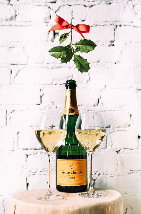 Clicquot under the mistletoe #ClicquotintheSnow Mistletoe And Wine, Veuve Clicquot Champagne, Happy Merry Christmas, Veuve Clicquot, Under The Mistletoe, Strong Coffee, Cocktail Hour, White Christmas, White Wine