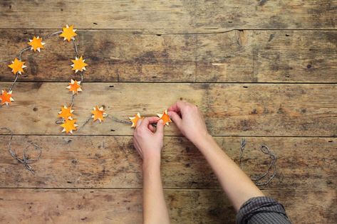 Orange Peel Stars, Make Your Own Garland, Natural Garland, Make A Garland, Flag Food, Dried Orange Peel, Hot Dog Bar, Natural Objects, Orange Peels