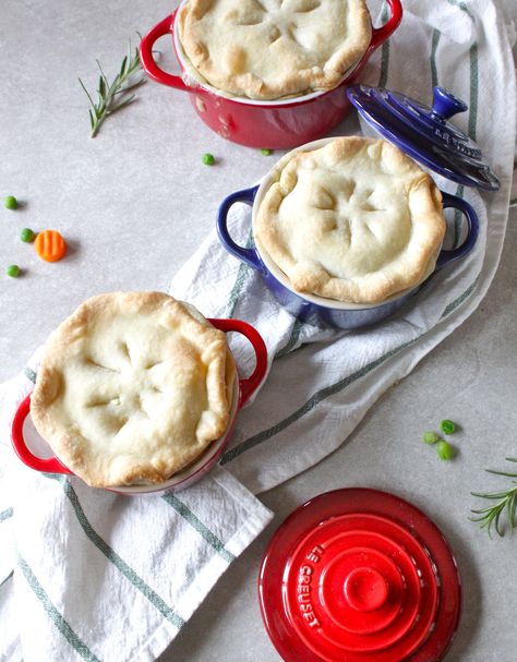 Dutch Oven Pot Pie, Mini Dutch Oven Recipes, Mini Cocotte Recipes, Mini Cocotte Recipe, Mini Dutch Oven, Cocotte Recipes, Ramekin Recipe, Cocotte Recipe, Mini Pot Pies