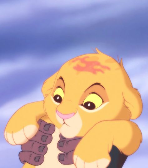 ❤ When my son was born he reminded me of Baby Simba- no crying just wide eyed looking around taking everything in... Crazy Party, Baby Simba, The Lion Sleeps Tonight, Lion King Pictures, Lion King Movie, The Lion King 1994, Lion King 2, Il Re Leone, Roi Lion