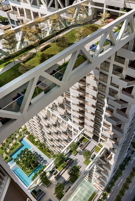 Sky Habitat by Moshe Safdie creates a void spanned by three bridges Moshe Safdie, Habitats Projects, Architecture Cool, Sky Pool, Santiago Calatrava, Green Architecture, Sky Garden, Residential Complex, High Rise Building