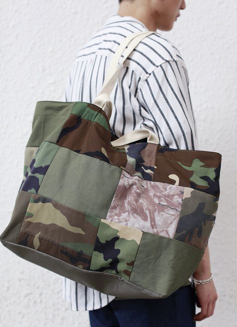 Hunting Apparel, Camo Bag, Tote Bag Pattern Free, Patchwork Tote Bags, Sac Diy, Bag Pattern Free, Denim Tote Bags, Diy Purse, Denim Tote