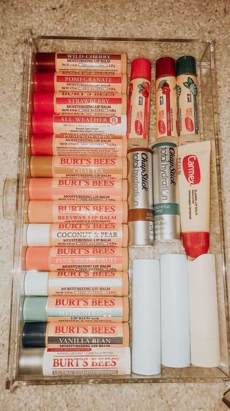 Burts Bees Chapstick, Schul Survival Kits, Cherry Lip Balm, Burts Bees Lip Balm, Burts Bees Lip, Lip Balm Collection, Lip Gloss Collection, Gloss Labial, Lip Products