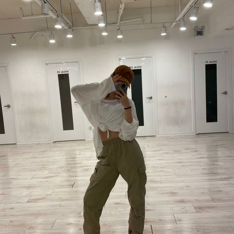 1million Dance Studio, Dancer Lifestyle, Sinb Gfriend, Dance Academy, G Friend, Street Fashion Photography, Dance Fashion, Autumn Fashion Casual, Best Friend Pictures