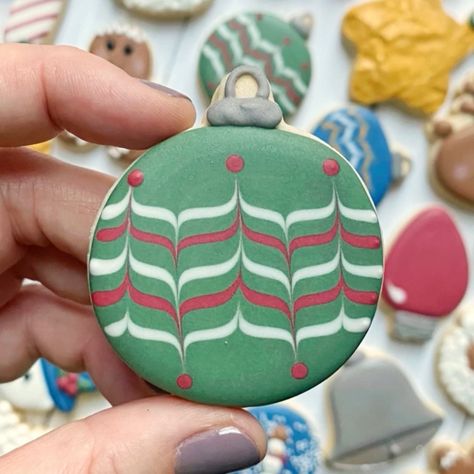 Mini Christmas Cookies ~ Cookie Decorating With Royal Icing Shaped Christmas Cookies, Christmas Cookies With Royal Icing, Mini Christmas Cookies, Christmas Cookie Decorations, Decorating With Royal Icing, Gold Cookies, Cookie Decorating Supplies, Cookies Theme, Ornament Tags