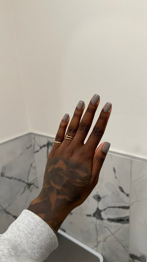 Cute Fall Nail Colors, Money Nails Designs, Gel Overlay Nails, Nail Colors For Dark Skin, Short Classy Nails, Rounded Acrylic Nails, Old Money Nails, Natural Nails Manicure, Overlay Nails