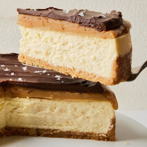 Millionaire Cheesecake, Shortbread Cheesecake, Millionaires Cheesecake, Layered Cheesecake, Condensed Milk Cookies, Caramel Shortbread, Millionaire Shortbread, Caramel Slice, Buttery Shortbread