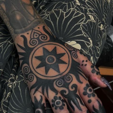 Guy Le on Instagram: "For Alexis , @disintegration23 .. Thanks for the visit from Australia guys !! Thanks @loco_mosquito_official" Tattooed Hands, The Visit, Hand Tattoos, Australia, Tattoos, On Instagram, Instagram