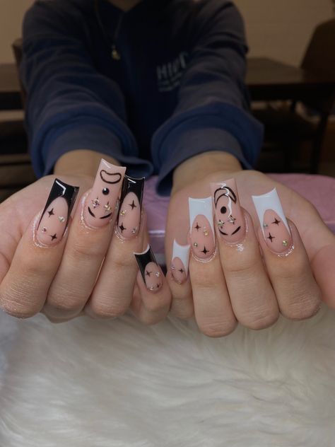 Aesthetic Medium Nails, Prymrr Nails, Laugh Now Cry Later Nails, Smile Now Cry Later Nails, Medium Acrylic Nails Ideas, Low Rider Nails, Chola Nails Designs, Cholo Nails, Chola Nails