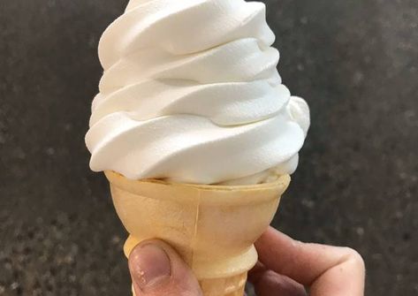 Homemade Soft Serve Ice Cream, Soft Serve Recipe, Soft Serve Ice Cream Recipes, Best Vanilla Ice Cream, Sundae Cupcakes, Ice Cream Sauce, Vanilla Ice Cream Recipe, Serve Ice Cream, Donuts Recipe