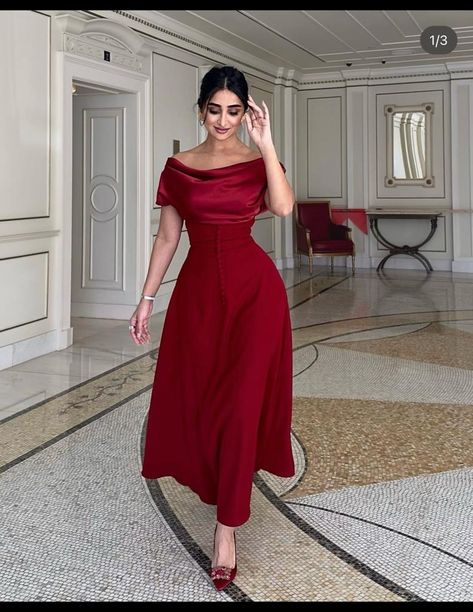 Maroon Dress Outfit, Nigerian Dress Styles, Beautiful Gown Designs, Dress Outfits Party, Black Dresses Classy, Chic Dress Classy, Frock For Women, Red Dresses Classy, Elegant Dresses Classy