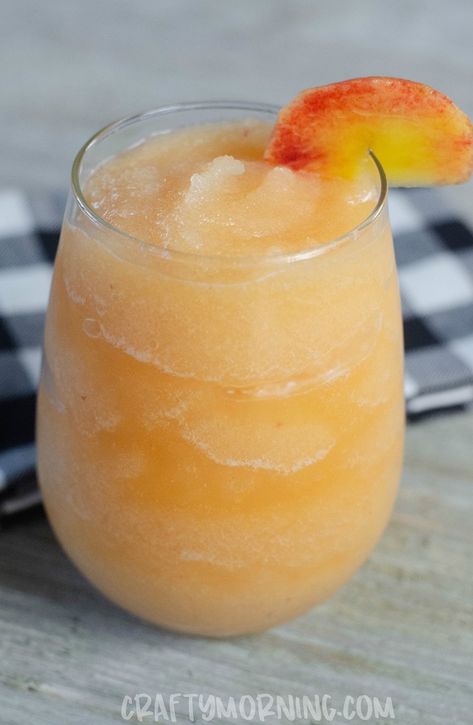 Bourbon Slushies, Bourbon Slush, Peach Bourbon, Slushy Drinks, Slush Recipes, Sauce Cocktail, Hawaiian Cake, Cider Sangria, Bourbon Recipes