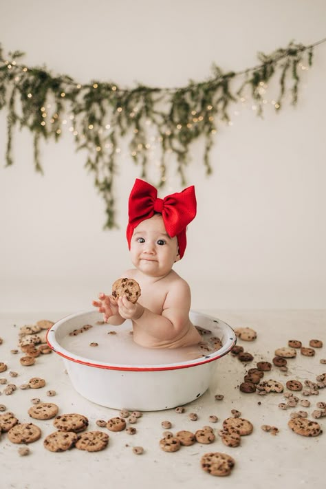 Christmas Bath Photoshoot, Baby Cookies And Milk Photoshoot, Milk And Cookie Christmas Pictures, Baby Photo Shoot Christmas, 1 Year Christmas Photos, Baby Christmas Sink Pictures, Milk And Cookies Baby Pictures, Holiday Milk Bath Photography, Baby Christmas Photography 6 Month