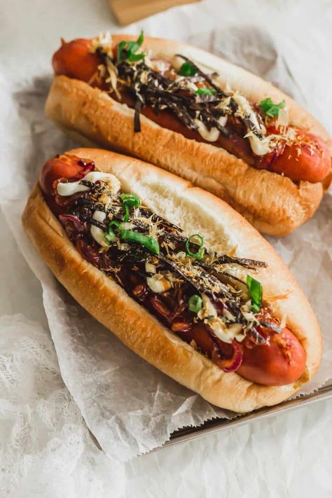 Japanese Hot Dog Recipes, Chorizo Hot Dog, Japadog Recipe, Hot Dog Stir Fry, Japanese Hotdogs, Japanese Sausage, Hot Dog Dinner Ideas, Asian Sandwiches, Fancy Hot Dogs