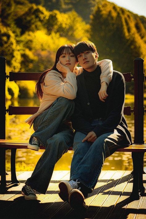 Korean Couple Photoshoot, Pre Wedding Photoshoot Outfit, Pre Wedding Photoshoot Outdoor, Couple Poses Reference, People Poses, 사진 촬영 포즈, Self Portrait Poses, Sitting Poses, Couple Picture Poses