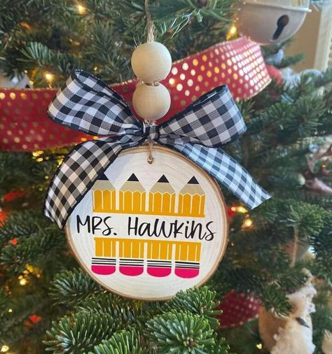 Teacher Gift | Teacher Appreciation | Christmas Gift 3.5"-4.5" Wood Slice Ornament with bead and ribbon bow. Comes with (1) side finished.  Add the back side with student's name and year for an upcharge Bulk Discount available with the purchase of 3 or more.  Use code ORNAMENT20 at checkout. Shipping discount with local KC pickup. Contact me for discount code. Teacher Wood Ornaments, Wooden Teacher Ornaments, Christmas Gifts Ideas For Teachers, Teacher Ornament Ideas, Diy Christmas Teacher Gifts, Diy Gifts For Students, Diy Teacher Ornaments, Teacher Gifts Christmas Diy, Diy Teacher Gifts For Christmas