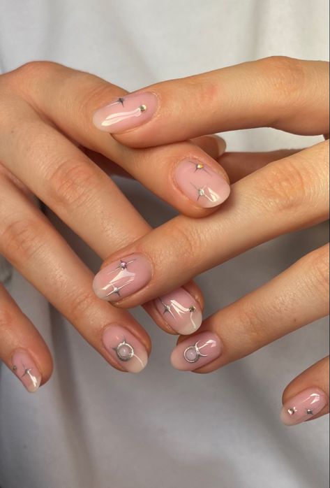 Light Pink Nail Designs Acrylic, Star Sign Nail Art, Taurus Constellation Nails, Taurus Nail Art, Silver And Nude Nails, Star Sign Nails, Silver Stars Nails, Birthday Nails Taurus, Fun Bridal Nails