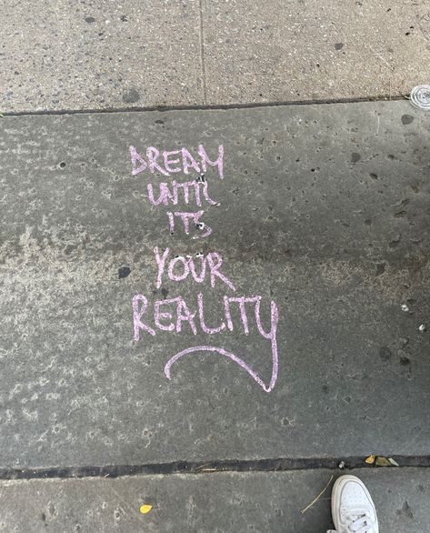 dream until if’s your reality quote in nyc sidewalk Street Art Quotes, New York Street Art, Nyc Street Art, Happy Quotes Inspirational, Street Quotes, Nyc Baby, New York Graffiti, Sidewalk Art, Nyc Art