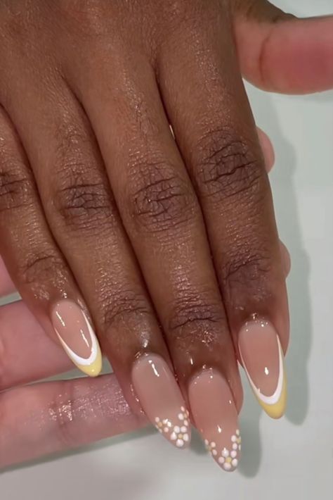 Cute nails with yellow tips Nails With Yellow Tips, Pale Yellow Nails Design, Pale Yellow Nails, Yellow Coffin Nails, Nude Nail Inspo, Nails With Yellow, Yellow Tips, Yellow Nails Design, Nude Nail