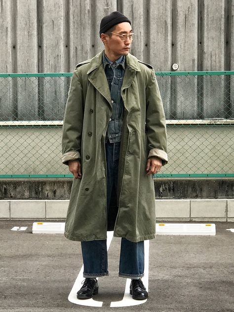 WWII raincoat Parka Outfit Men, Olive Trench Coat, Olive Military Jacket, Raincoat Men, Oversized Trench Coat, Trench Coat Outfit, Coat Outfit, American Casual, Trench Coat Men