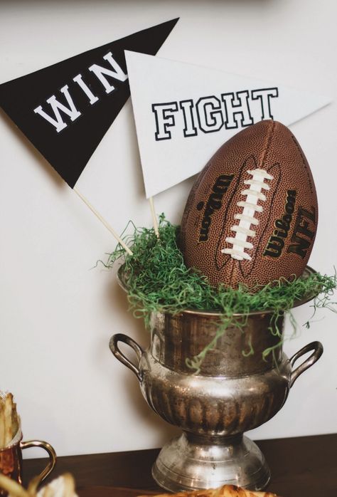 Trophy Centerpiece Ideas, Football Banquet Ideas, Alabama Football Party, Homegating Party, Mexican Mac And Cheese, Football Party Ideas, Football Centerpieces, Football Event, Superbowl Party Decorations