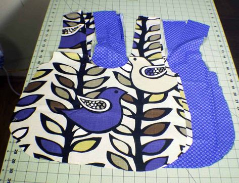 How to make a reversible hobo bag Hobo Bag Tutorials, Boho Bag Pattern, Hobo Bag Patterns, Reversible Bag, Leather Hobo Handbags, Bag Pattern Free, Top Sewing, Tote Bags Sewing, Hippie Bags