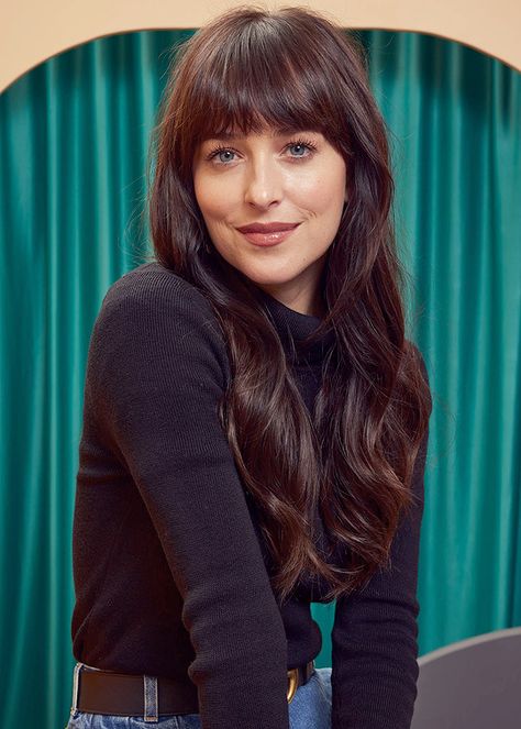 Daily Dakota Johnson on Tumblr Dakota Johnson Bangs, Dakota Johnson Hair, Rambut Brunette, Dakota Johnson Style, Long Hair With Bangs, American Beauty, Hair Envy, Dakota Johnson, Brunette Hair