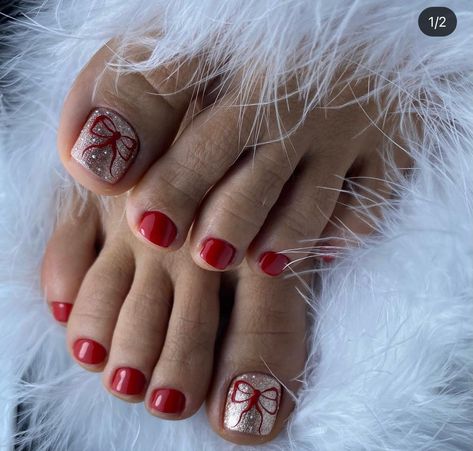 Toenail Designs Christmas, Toe Nail Christmas Designs, Christmas Feet Nails, Red And White Toe Nails, Christmas Toe Nails Winter, Christmas Toenail Designs, Christmas Pedicure Ideas, Christmas Pedicure Designs, Christmas Toenails