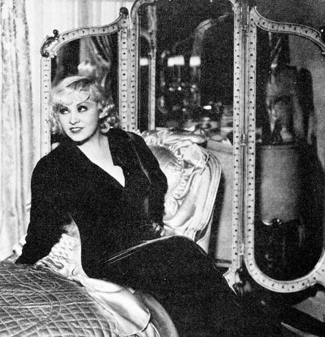 10 astonishing facts about Mae West, the most... | QuizzClub Mae West Movies, Mae West Quotes, Women Feminism, Classic Film Stars, Silent Film Stars, Mae West, Flapper Girl, 20th Century Fashion, Hollywood Icons