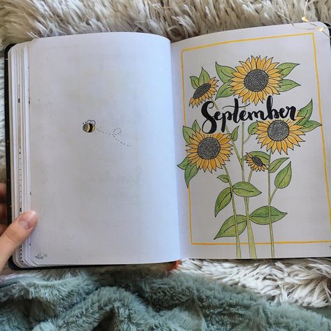 September Drawings, Sunflower Bullet Journal, September Bullet Journal, Bullet Journal September, Journal 2024, Bullet Journal Design Ideas, Bullet Journal Art, September 1, Reading Journal