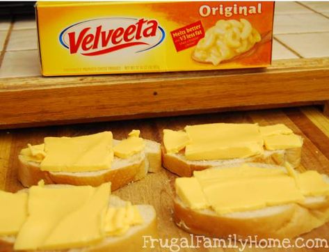 Velveeta Grilled Cheese, Grown Up Grilled Cheese, Pizza Panini, Velveeta Recipes, Pizza Twists, Cheese Panini, Cheez Whiz, Panini Sandwich, Cheesy Pizza