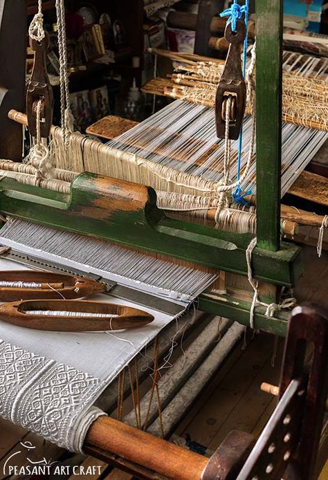 Weaving Complex Patterns in Village of Drăguș, Transylvania Weaving Aesthetic, Historical Crafts, Weaving Studio, Romanian Blouse, Complex Patterns, Black Apron, Handmade Costumes, Weaving Process, Beautiful Villages