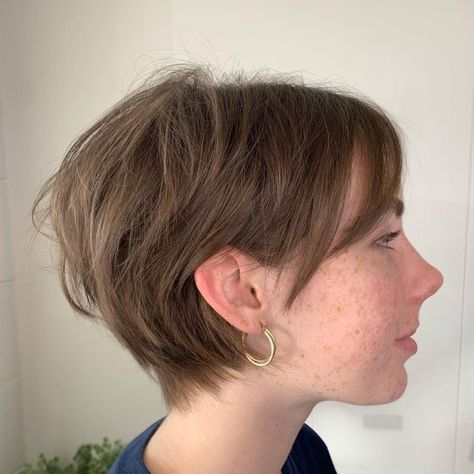 Short Graduation Haircut, Shag Pixie Cut Round Face, Messy French Crop, Pixie Cut Plus Size, Shaggy Pixie Cuts Round Face, Short Feathered Bob, Shag Pixie Cut, Short Choppy Bangs, Shaggy Pixie Cut