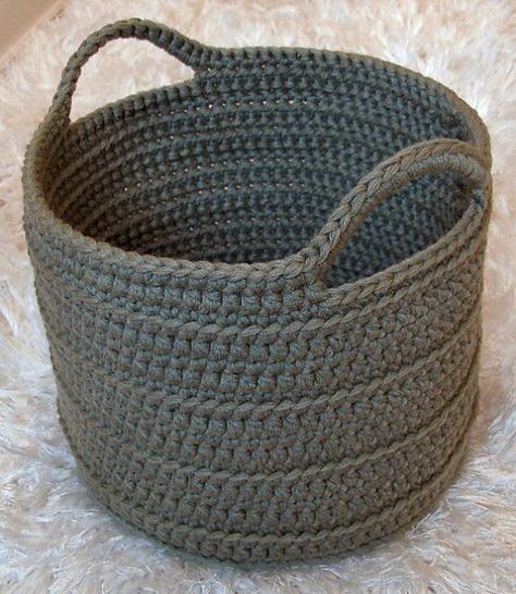 Modern Haken, Hantverk Diy, Crochet Basket Pattern Free, Crochet Storage Baskets, Confection Au Crochet, Crochet Storage, Basket Pattern, Crochet Basket Pattern, Crochet Simple